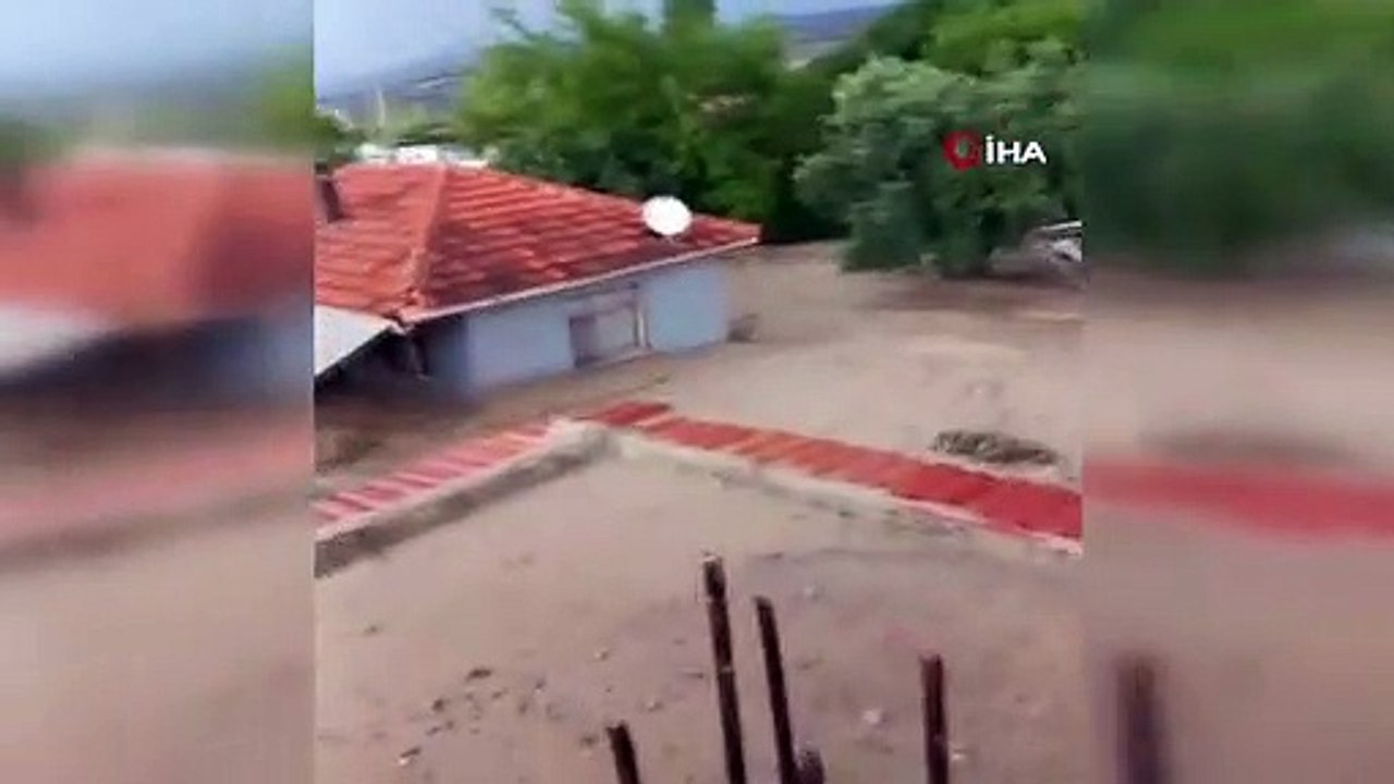 Pamukkale'de sağanak sonrası sel: Ev ve araçlar sular altında kaldı, hayvanlar telef oldu