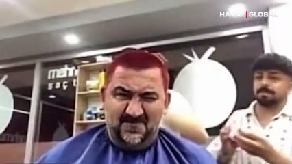 Fenerbahçe'nin eski kaptanı Ümit Özat saçlarını kırmızıya boyattığı anları paylaştı