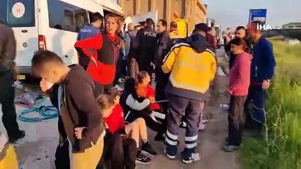 Sporcuları taşıyan minibüs hafriyat kamyonuna çarptı: 1 ölü, 16 yaralı