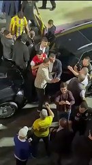 Le geste de la main de Burak Yılmaz aux fans qui ont dit "Nous vous attendons à Beşiktaş" est devenu un événement.