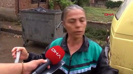 De fortes pluies ont inondé des maisons et des entreprises à Izmir, des véhicules ont été immergés dans l'eau