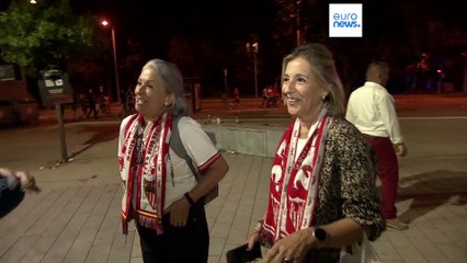 La afición del Sevilla celebra su séptima Europa League como si fuera la primera