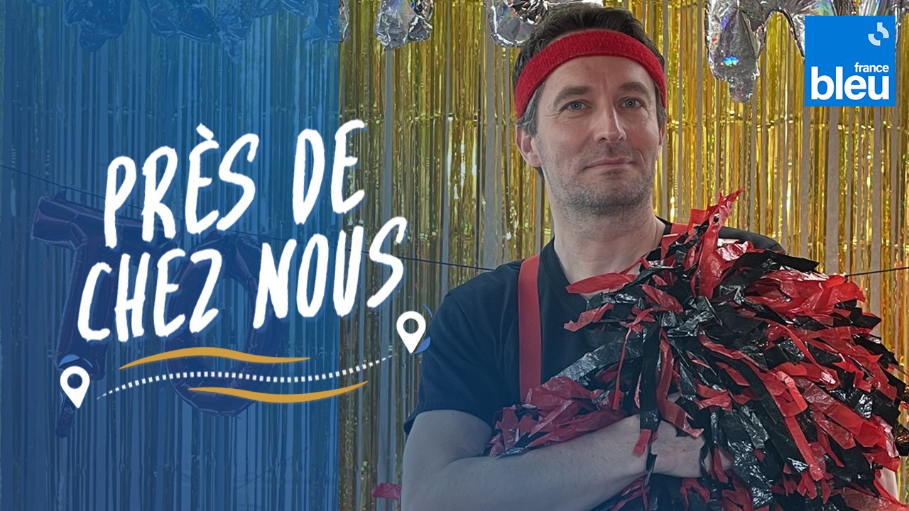 Mini-short et paillettes : Stéphane est pom-pom boy