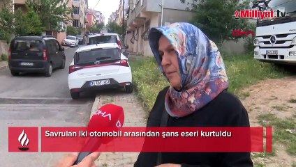 Savrulan iki otomobil arasından şans eseri kurtuldu