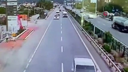 Antalya'da Zincirleme Kaza: 2'si Turist 6 Yaralı