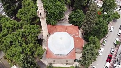 500 yıllık caminin yıpranan minaresi korkutuyor