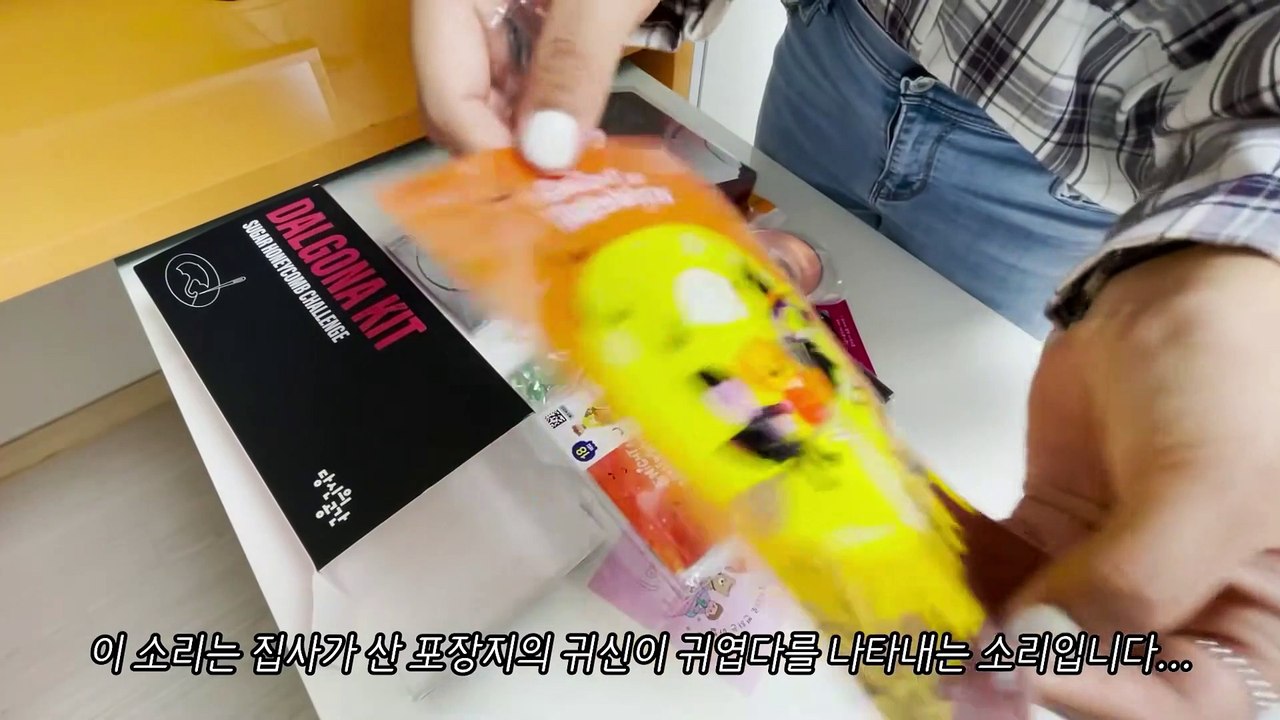 ‍❄️ Scary Halloween Party with cute baby cat (feat. Dalgona Candy) (ENG SUB)