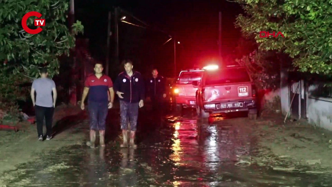 Denizli'de akşam etkili olan sağanak hasara yol açtı