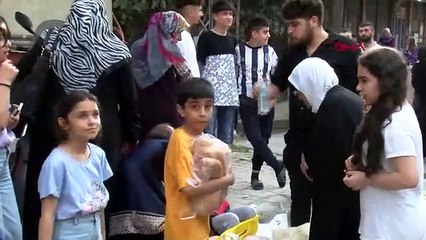 Lors de la démolition d'un immeuble à Sultangazi, 3 bâtiments ont été endommagés