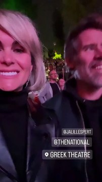 Laeticia Hallyday et Jalil Lespert échangent de doux baisers à Los Angeles, au Greek Theatre de Los Angeles.Laeticia Hallyday et Jalil Lespert ensemble à Los Angeles.© Instagram