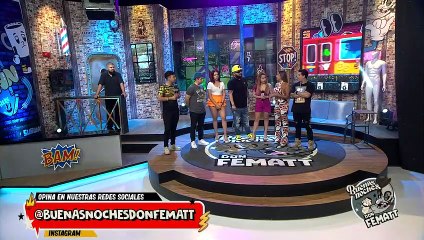 Chica toma clases para sus fotos para Onlyfans