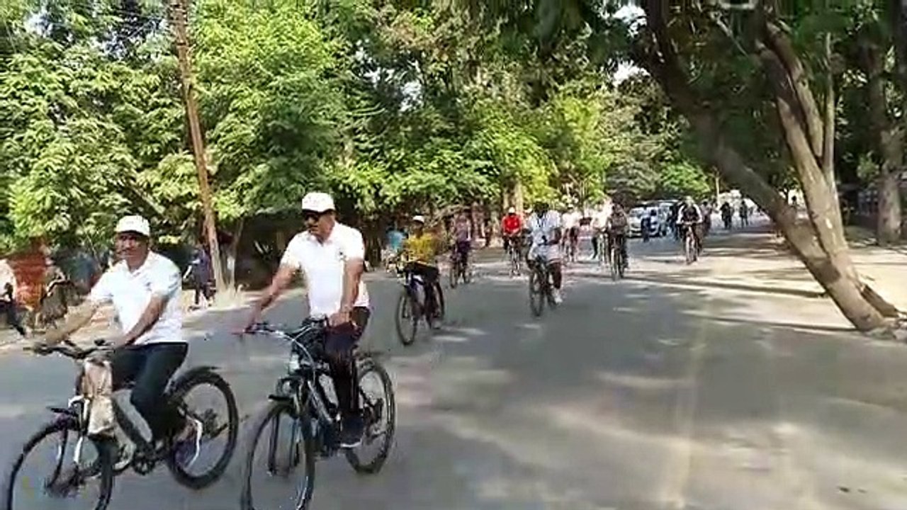 साइकिल रैली में शामिल हुए सैकड़ों शहरवासी, पर्यावरण संरक्षण का लिया संकल्पसाइकिल रैली में शामिल हुए सैकड़ों शहरवासी, पर्यावरण संरक्षण का लिया संकल्प