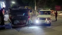 रात की घटना : बोलेरो की टक्कर से सड़क पर पलटी कार, मच गई चीख पुकार