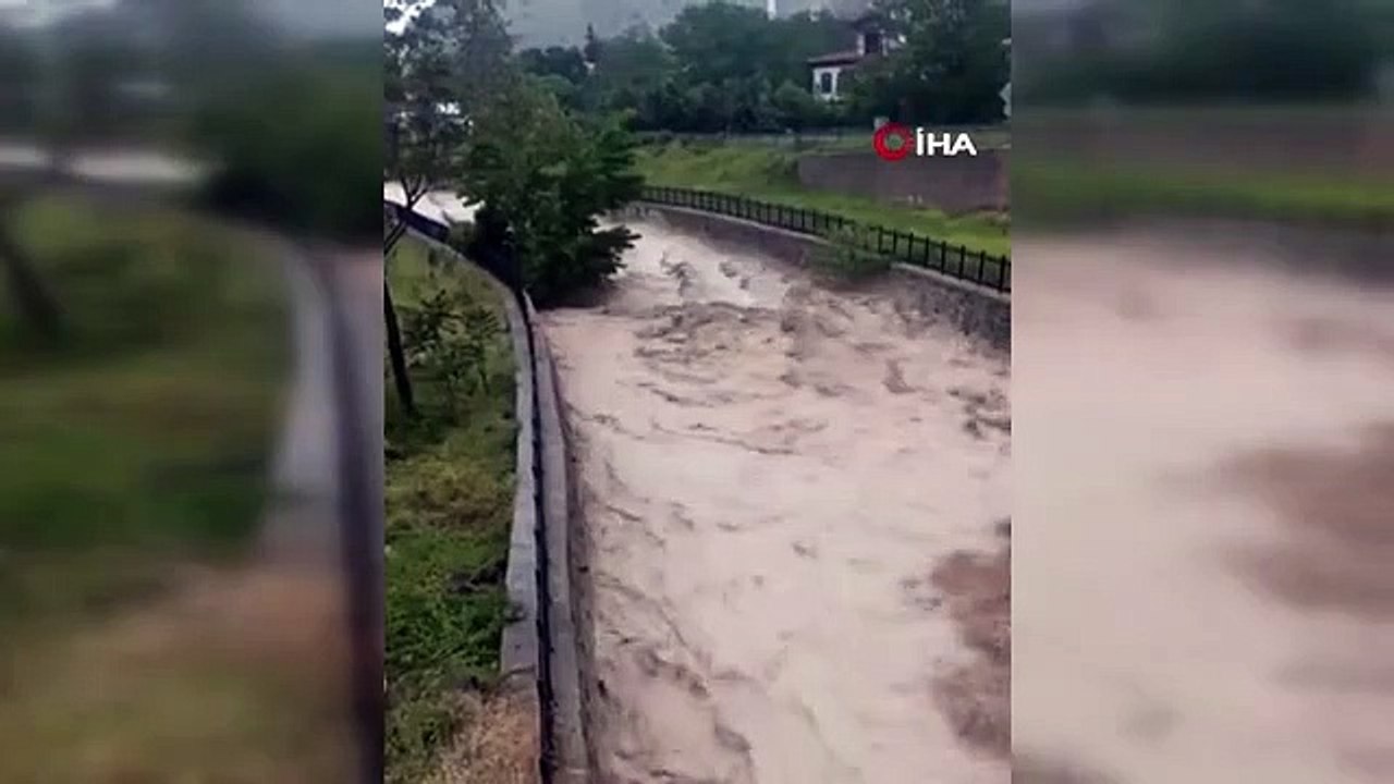 Le ruisseau Inözü a débordé, les arbres ont été entraînés par les eaux de crue