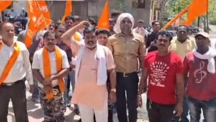 खंडवा: साक्षी हत्याकांड को लेकर सडकों पर उतरे लोग, हत्यारे को फांसी देने की मांग