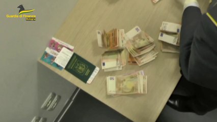 Intercettata all'aeroporto Marconi oltre 1,5 mln valuta non dichiarata