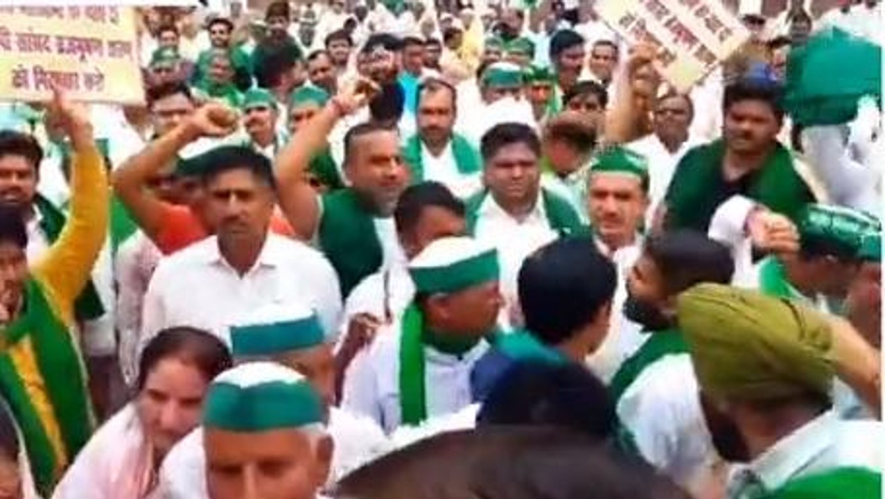 बिजनौर: पहलवानों के समर्थन में सड़कों पर उतरे क...