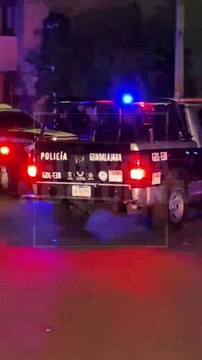 #Preliminar Una mujer de aproximadamente 25 años de edad, fue acribillada a balazos en la colonia Benito Juárez de Guadalajara #GuardiaNocturna