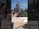 Casal se pede em casamento ao mesmo tempo em viagem na Disney