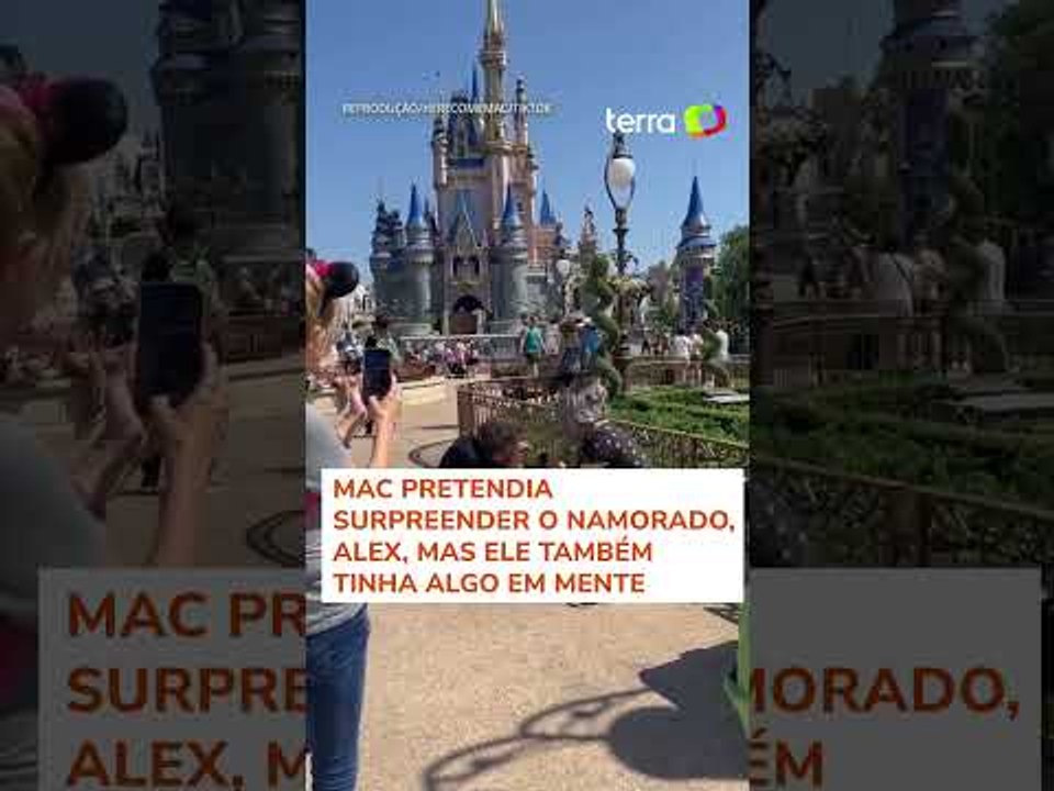 Casal se pede em casamento ao mesmo tempo em viagem na Disney