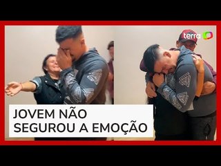 Mulher viraliza ao emocionar namorado com presença surpresa dos pais em aniversário