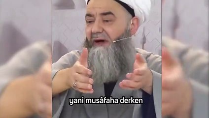 Cübbeli Ahmet, iki erkeğin birbiriyle tokalaşmasını tehlikeli buldu: Belki cinsel meyil duyar