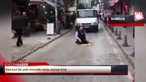 Samsun'da yola seccade serip namaz kıldı
