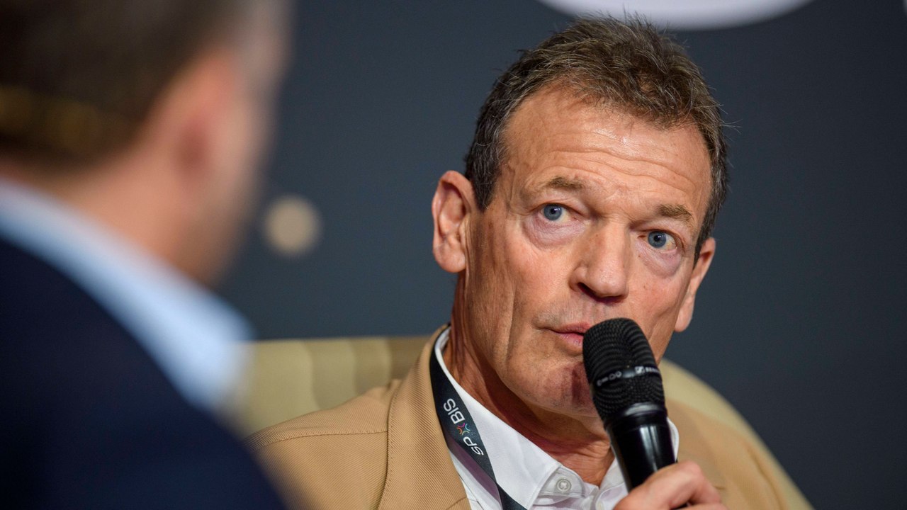 Bayern-Vorstand zu möglicher Selbstvermarktung: 'Alle Optionen prüfen'