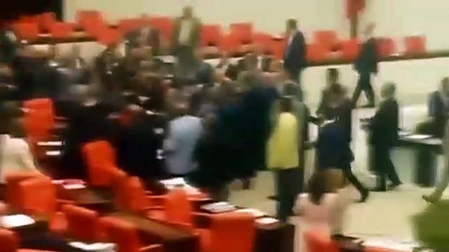 Quand a lieu la cérémonie de prestation de serment de l'Assemblée générale du Parlement？ Quand le parlement s'ouvre-t-il ?