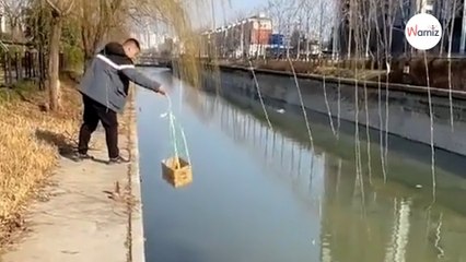 Man ziet iets in een rivier en de wanhopige reddingsmissie begint (video)
