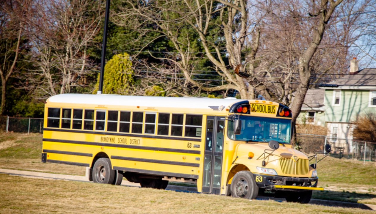 Pennsylvania: busfahrerin klebt jungen an sitz fest