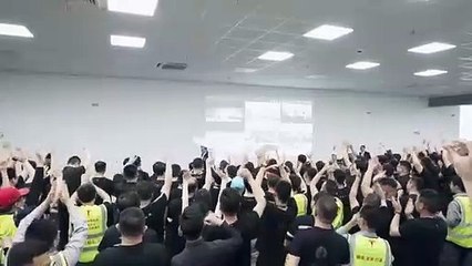 Elon Musk visite l'usine Tesla de Shanghai