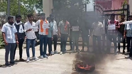 दिल्ली में नाबालिग की चाकू से गोदकर हत्या के मामले में आरोपी को फांसी की मांग को लेकर किया विरोध प्रदर्शन
