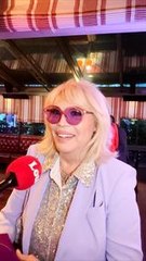 LOU Y ÉTAIT ! Pour Lou, Clémence Majani s'est incrustée au Prix de la Closerie des Lilas pour y taquiner quelques stars ! 