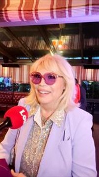 LOU Y ÉTAIT ! Pour Lou, Clémence Majani s'est incrustée au Prix de la Closerie des Lilas pour y taquiner quelques stars !