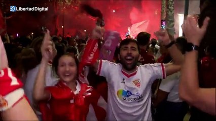 La marea sevillista invade las calles para celebrar la Europa League