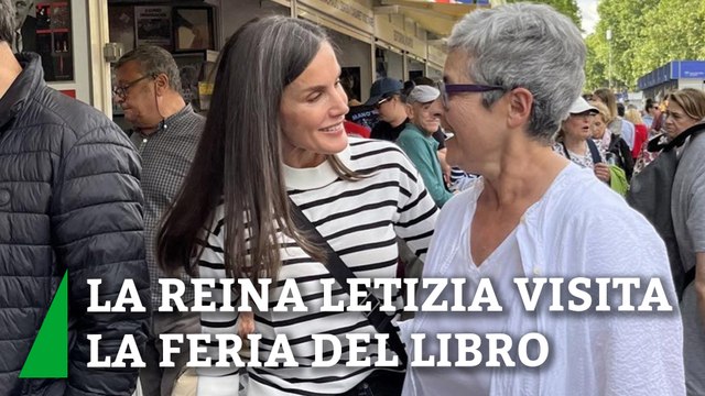 La reina Letizia visita por sorpresa la Feria del Libro de Madrid