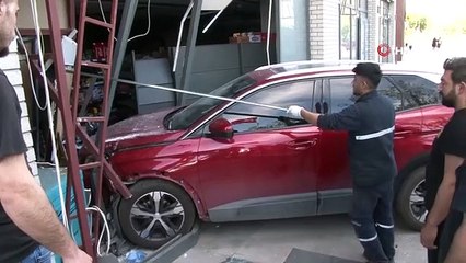 Le véhicule dont le frein a été desserré à Sancaktepe a plongé dans le marché