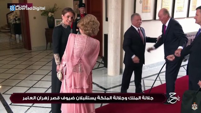 El reencuentro de Juan Carlos I y la reina Sofía en la boda de Hussein de Jordania