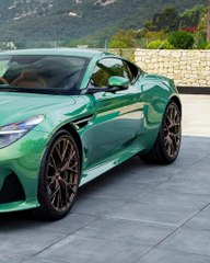 Aston Martin DB12