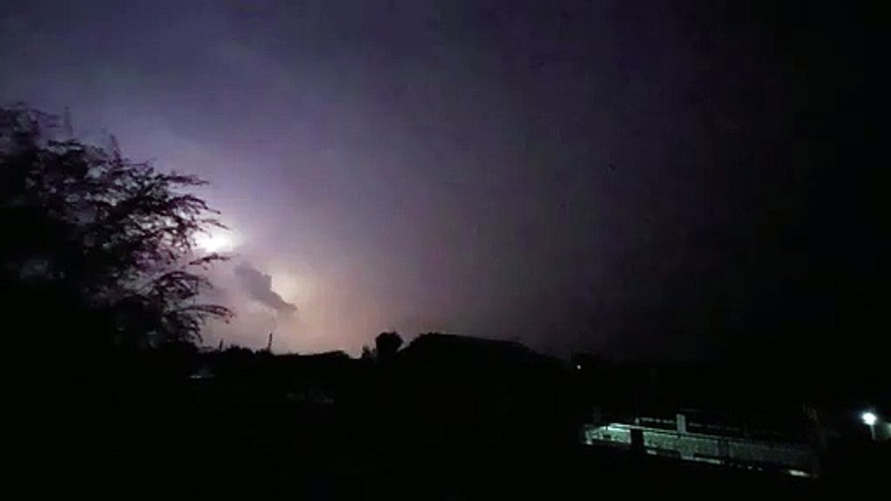 Ajmer weather update : बिजलियां चमकी, तेज गर्जना के साथ बरसात, गिरे ओले