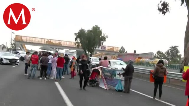 Habitantes de Ecatepec bloquean Autopista México-Pachuca, denuncian afectaciones por construcciónes