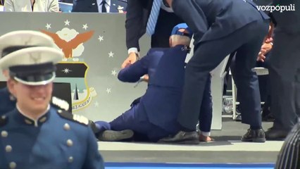 Biden vuelve a caerse: así ha ocurrido durante la graduación de la Academia de la Fuerza Aérea