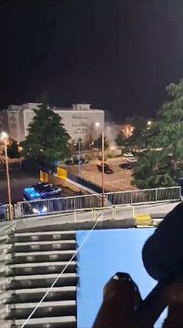 Brescia-Cosenza, caos fuori dallo stadio: auto incendiate dai tifosi