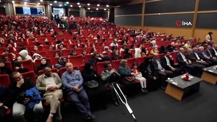 İşaret diliyle bilgi yarışmasında konuşan eller ayakta alkışlandı