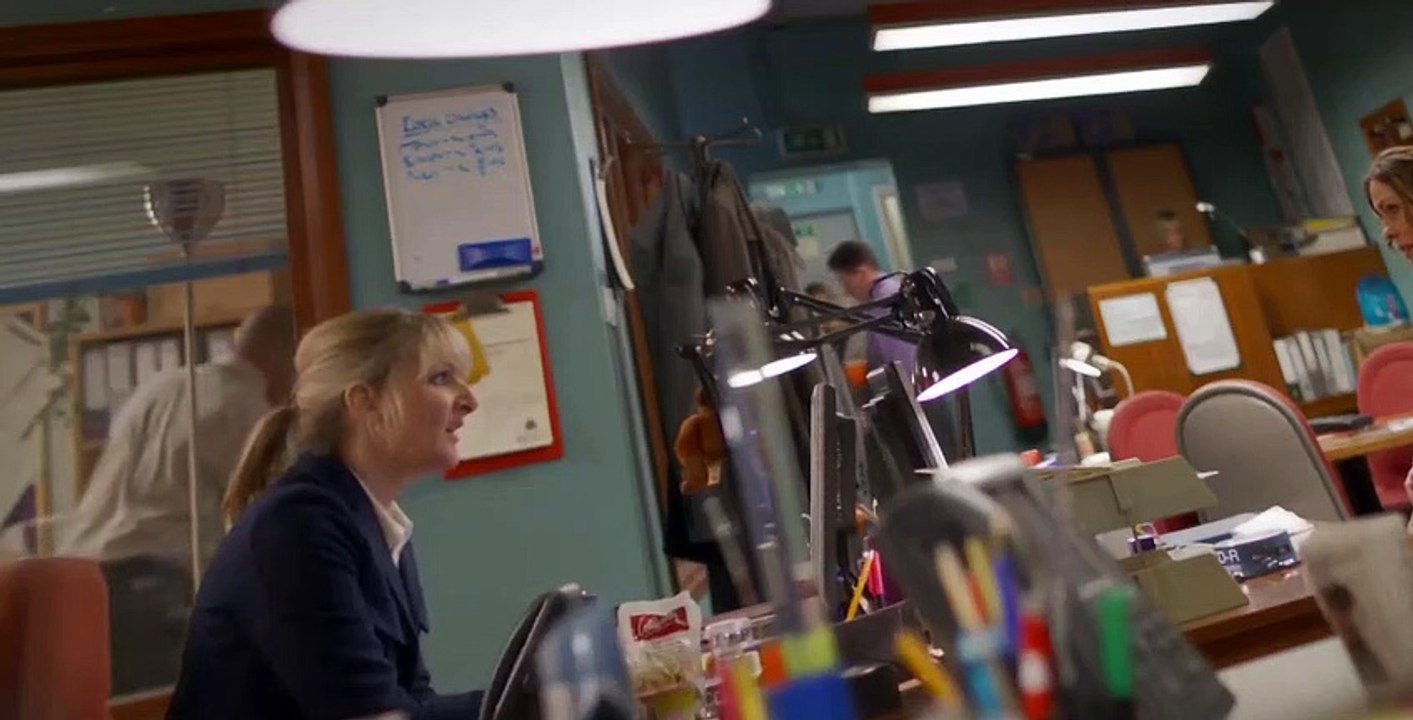 Scott & Bailey S01 E01