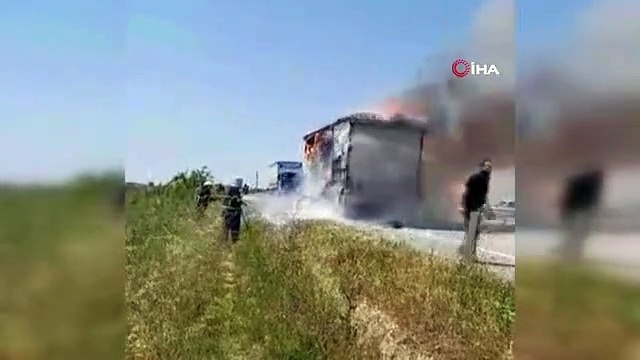 Camion en cours remis aux flammes
