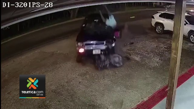 tn7-¡Impactante!-Video-muestra-choque-de-motociclista-en-Santa-Cruz-010623