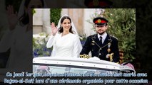 Mariage d'Hussein de Jordanie et Rajwa-al-Saif   couac en pleine cérémonie ! L'échange des alliance
