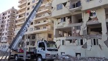Kahramanmaraş'ta Deprem Sonrası Ağır Hasarlı Binalardan Eşya Taşınıyor